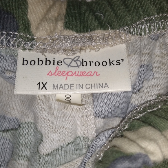 tan and green baggy camo shorts - Picture 4 of 4